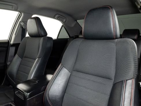 Used 2016 Toyota Camry SE image 9