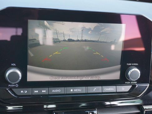 Used 2022 Nissan Pathfinder SV image 17