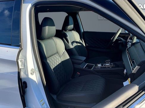New 2025 Mitsubishi Outlander SEL image 8