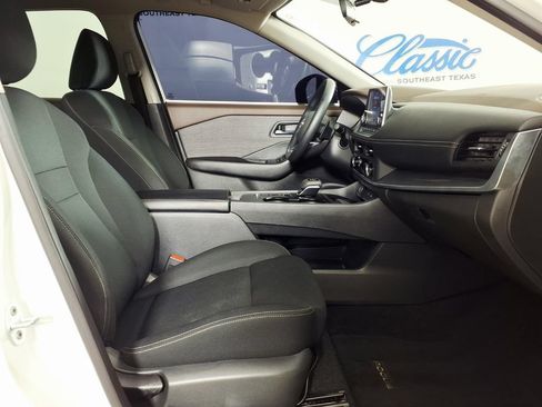 Used 2023 Nissan Rogue S FWD image 12
