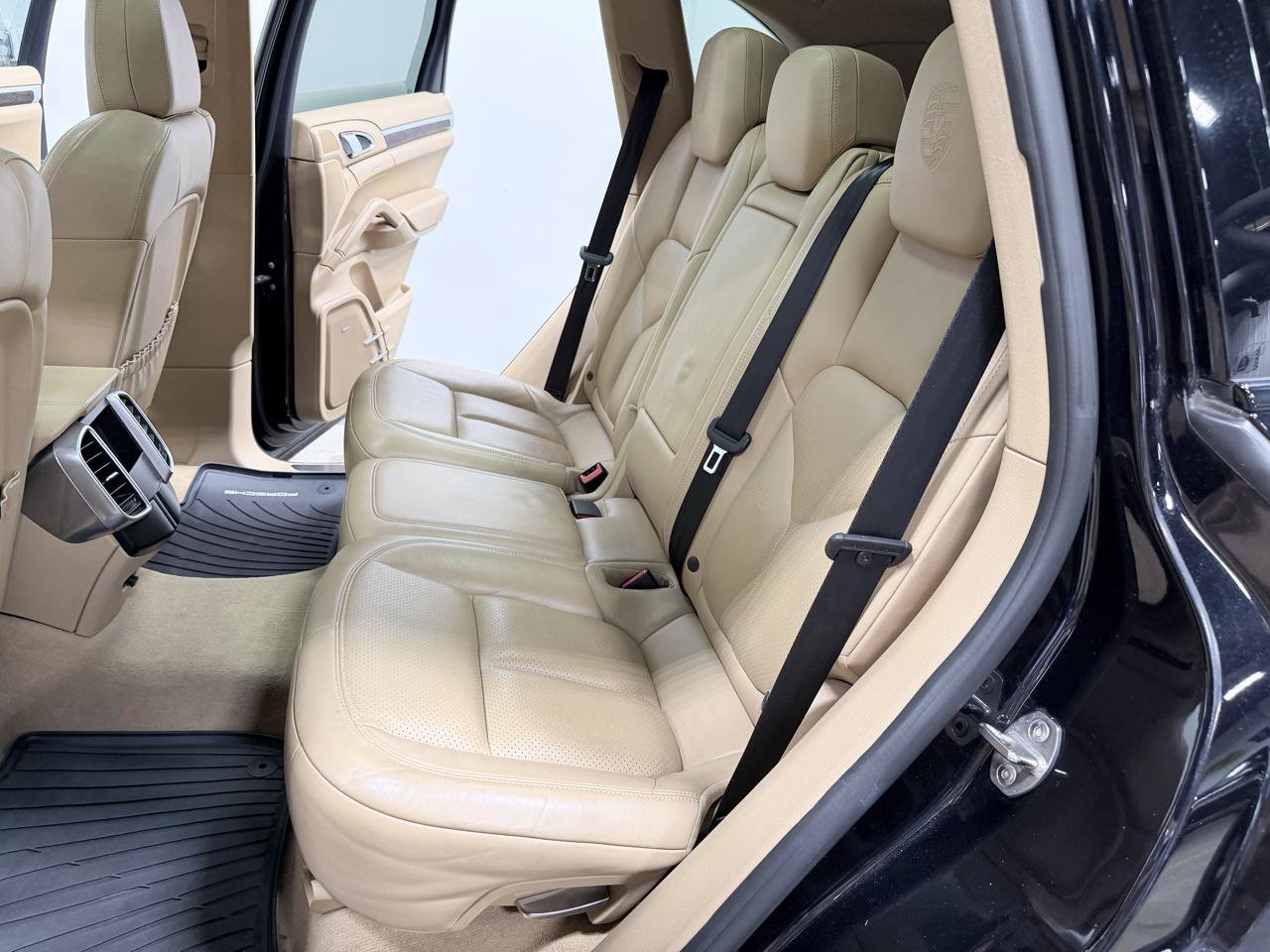 Used 2017 Porsche Cayenne Platinum Edition AWD/4WD image 31