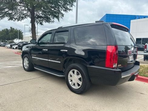 Used 2009 Cadillac Escalade AWD image 2