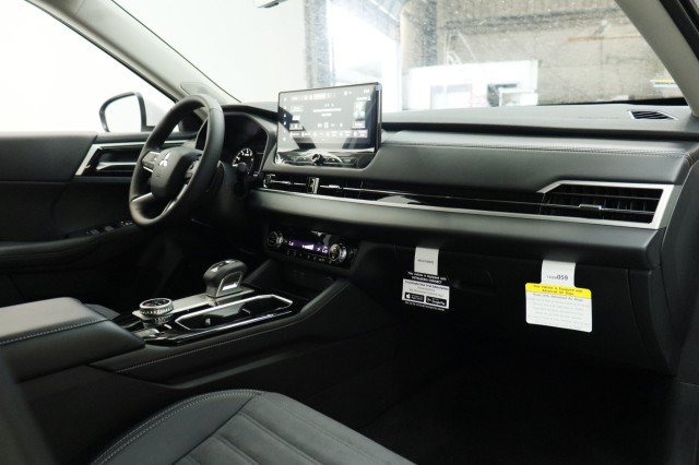 New 2026 Mitsubishi Outlander SE FWD image 17
