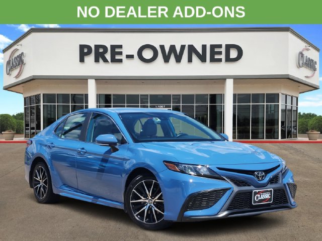 Used 2024 Toyota Camry SE w/ Cold Weather Package FWD image 1