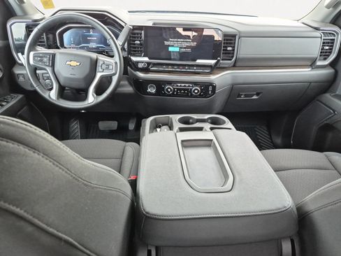 Used 2024 Chevrolet Silverado 1500 LT image 3