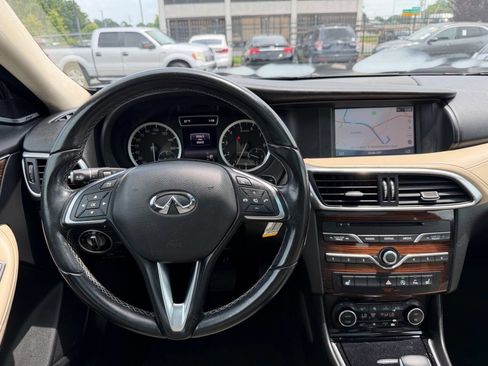 Used 2017 INFINITI QX30 Premium w/ Navigation Package AWD/4WD image 16