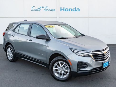 Used 2023 Chevrolet Equinox LS AWD/4WD image 2