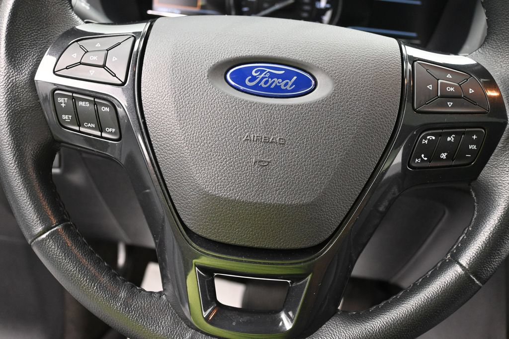 Used 2017 Ford Explorer XLT w/ Equipment Group 201A AWD/4WD image 14