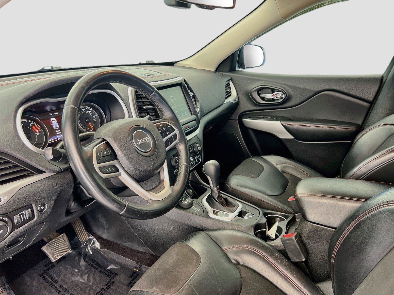 Used 2018 Jeep Cherokee Trailhawk w/ Comfort/Convenience Group AWD/4WD image 11