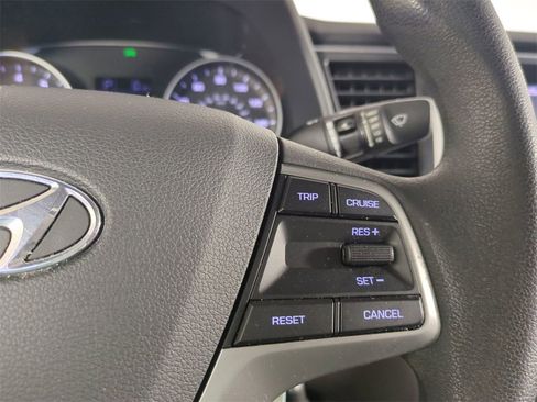 Used 2017 Hyundai Elantra SE image 27