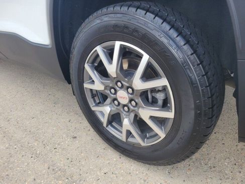 Used 2022 GMC Acadia SLE w/ Driver Convenience Package FWD image 8