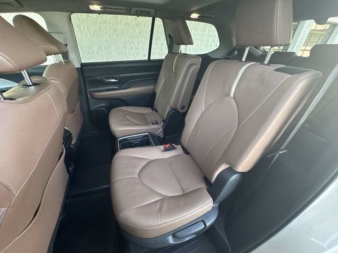 Used 2024 Toyota Grand Highlander AWD image 25