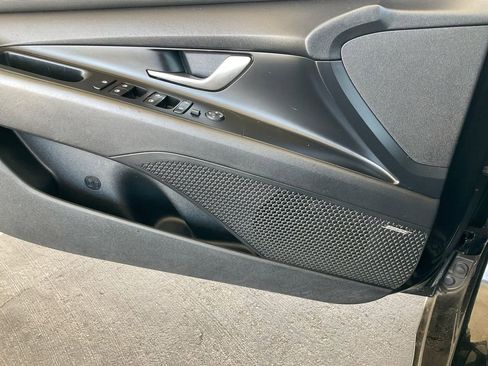 Used 2022 Hyundai Elantra SEL w/ Convenience + Premium Package image 13