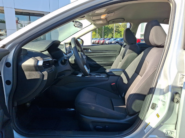 Used 2025 Nissan Altima 2.5 SV FWD image 13