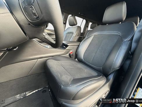 New 2026 Jeep Grand Cherokee Altitude RWD image 11