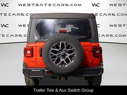 Used 2025 Jeep Wrangler Unlimited Sahara AWD/4WD image 4