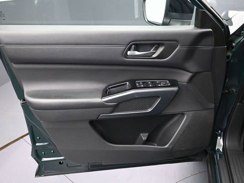 Used 2023 Nissan Pathfinder SL image 15