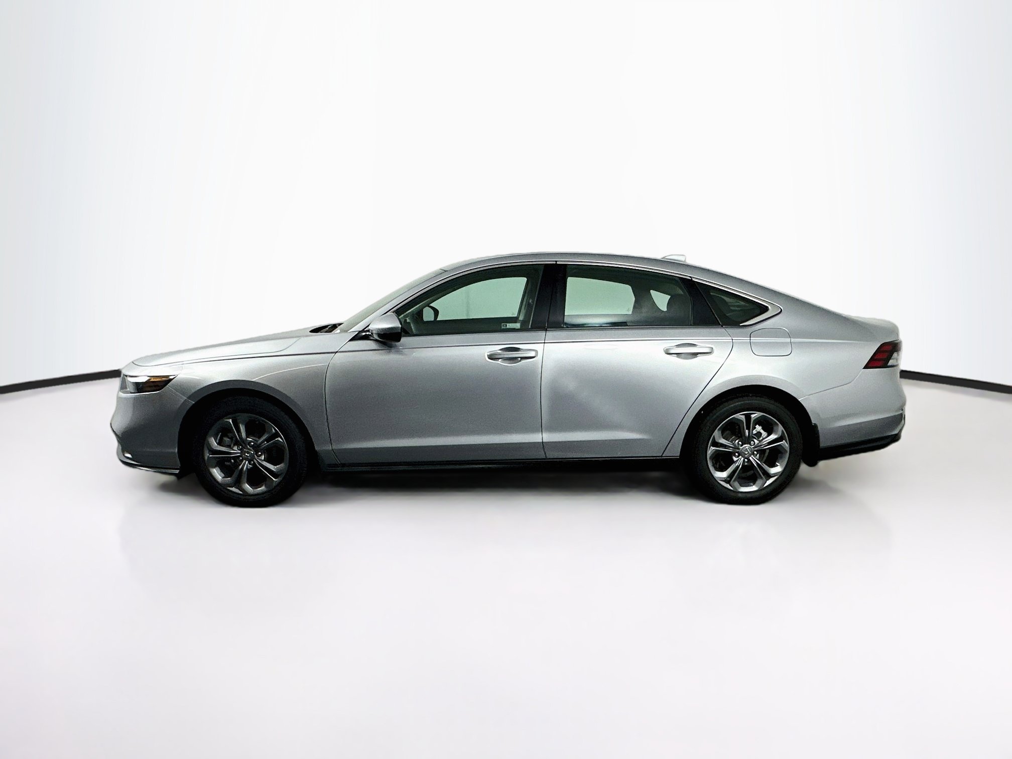 Used 2024 Honda Accord EX image 4