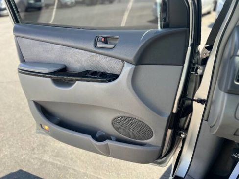 Used 2005 Toyota Sienna LE image 12