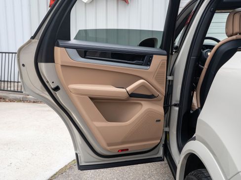 Certified 2024 Porsche Cayenne S image 32