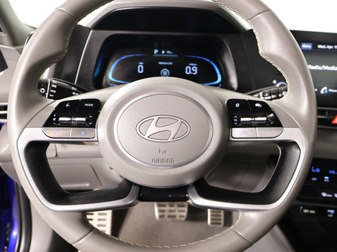 Used 2025 Hyundai Elantra Sport image 3