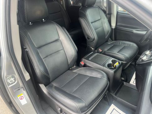 Used 2019 Toyota Sienna SE w/ SE Preferred Package FWD image 25