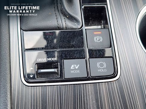 Used 2024 Toyota Sienna Platinum FWD image 21