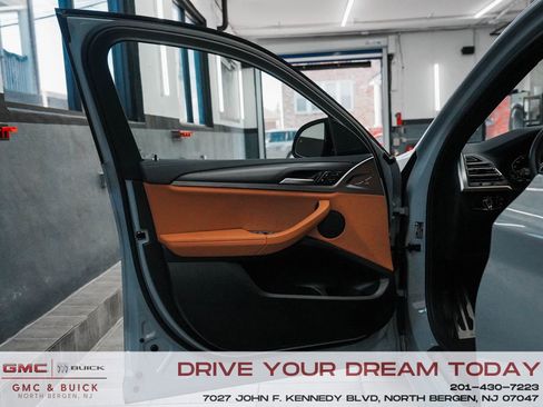 Used 2025 BMW X4 M40i w/ Premium Package image 10