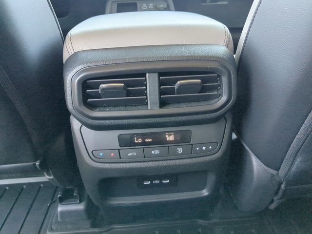 Used 2024 Honda Pilot Touring image 17