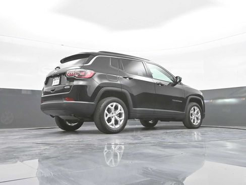 Used 2024 Jeep Compass Latitude AWD/4WD image 40