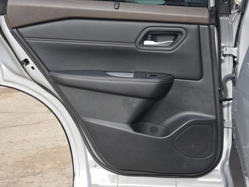 Used 2023 Nissan Rogue SV w/ SV Premium B Package image 14