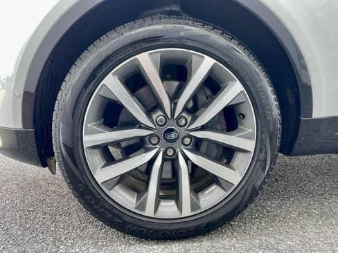 Certified 2025 Land Rover Discovery Dynamic SE AWD/4WD image 9