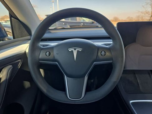 Used 2022 Tesla Model Y Long Range image 20