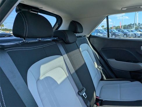 Used 2023 Hyundai Venue SEL image 30