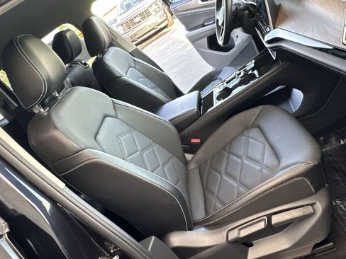 Used 2024 Volkswagen Atlas SE FWD image 41