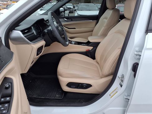 Used 2023 Jeep Grand Cherokee L Limited image 14