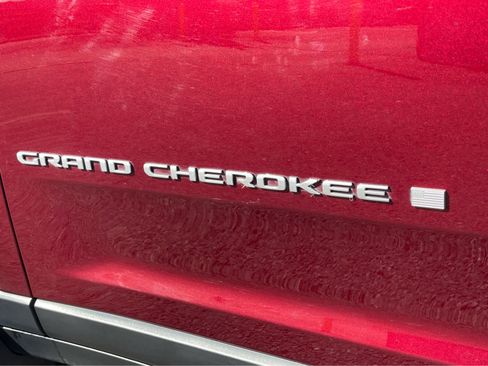 Used 2025 Jeep Grand Cherokee Laredo X w/ Luxury Tech Group I image 9