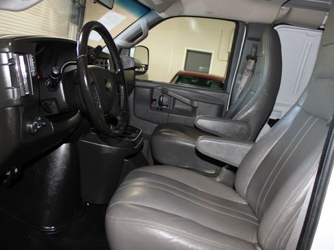 Used 2021 Chevrolet Express 2500 Extended w/ Driver Convenience Package RWD image 18