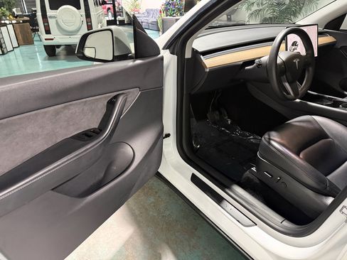 Used 2020 Tesla Model Y Long Range image 8