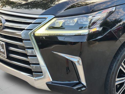 Used 2021 Lexus LX 570 4WD w/ Luxury Package image 37