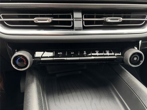 New 2026 Chevrolet Equinox EV LT FWD image 22