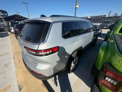 Used 2025 Jeep Grand Cherokee Laredo w/ MOPAR Finishing Package image 2