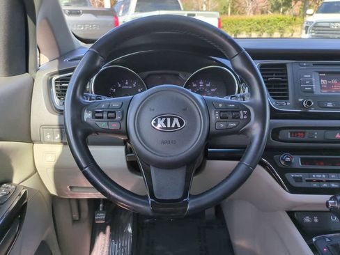 Used 2016 Kia Sedona EX image 16
