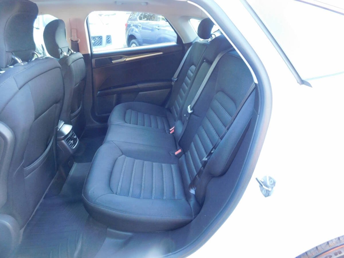 Used 2013 Ford Fusion SE FWD image 5
