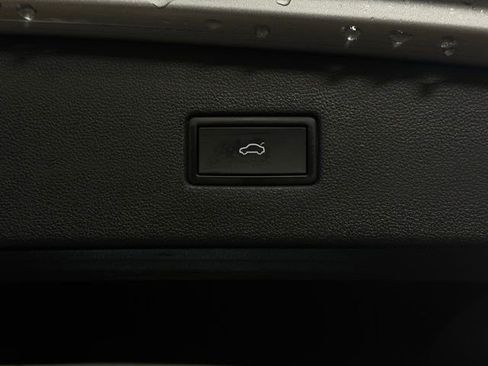 Used 2022 Volkswagen Tiguan SE R-Line image 13