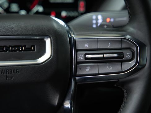 Used 2025 GMC Yukon Denali image 33