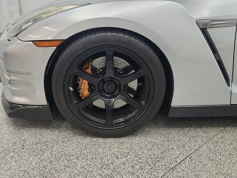 Used 2010 Nissan GT-R Premium AWD/4WD image 13