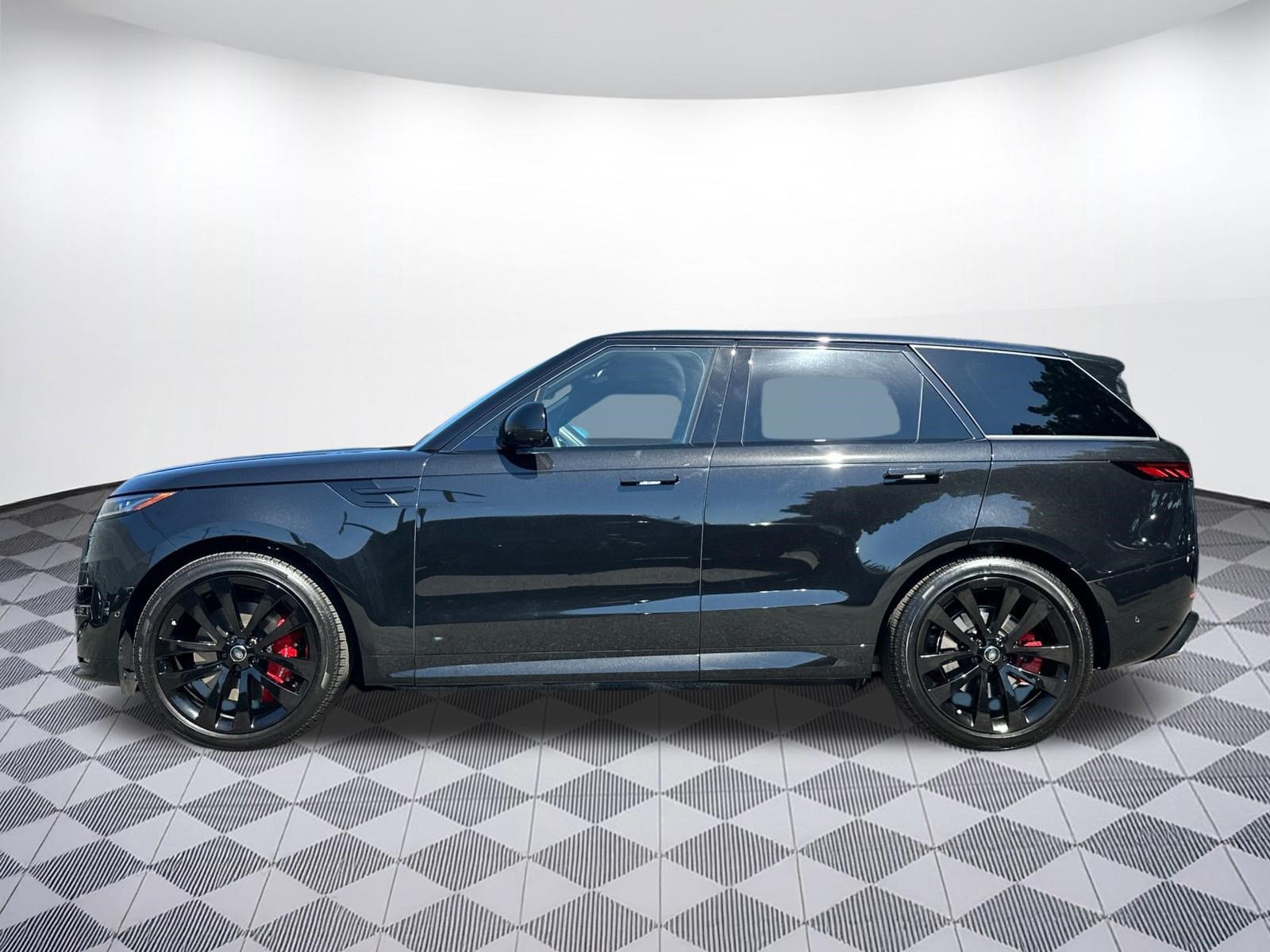 Used 2025 Land Rover Range Rover Sport Dynamic SE AWD/4WD image 2