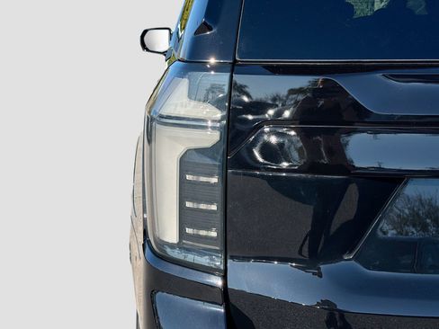 Used 2025 Chevrolet Suburban High Country image 11