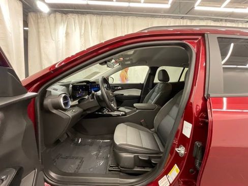 Used 2025 Chevrolet Trax LT w/ LT Convenience Package FWD image 10